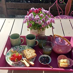 meubles-les-charmettes.hotels-rhonealpes.com/