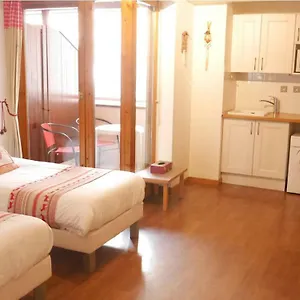 le-grand-chalet-le-studio.hotels-rhonealpes.com/
